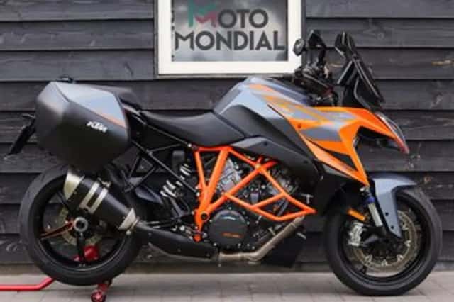 KTM 1290 Super Duke (2022) thumbnail 1