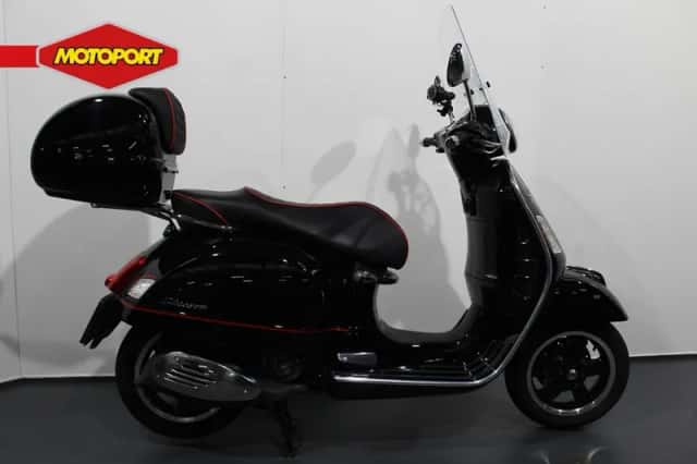 Vespa GTS 250 (2016) thumbnail 1