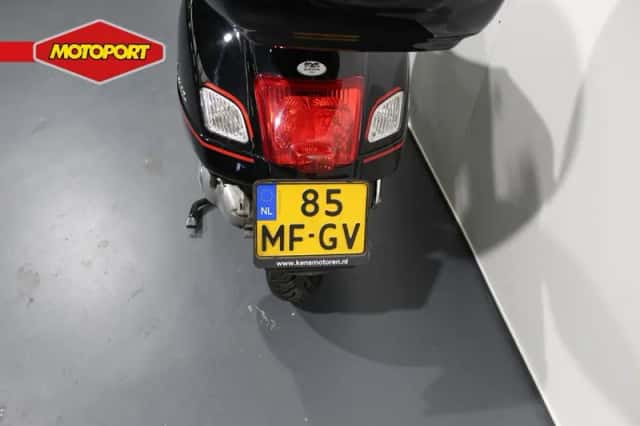 Vespa GTS 250 (2016) thumbnail 5