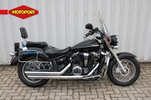 Yamaha XVS 1300 A Midnight Star (2007) thumbnail 1