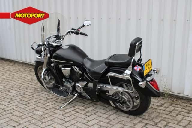 Yamaha XVS 1300 A Midnight Star (2007) thumbnail 4