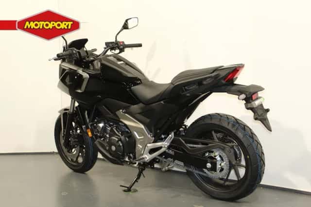 Honda NC750X (2026) thumbnail 4
