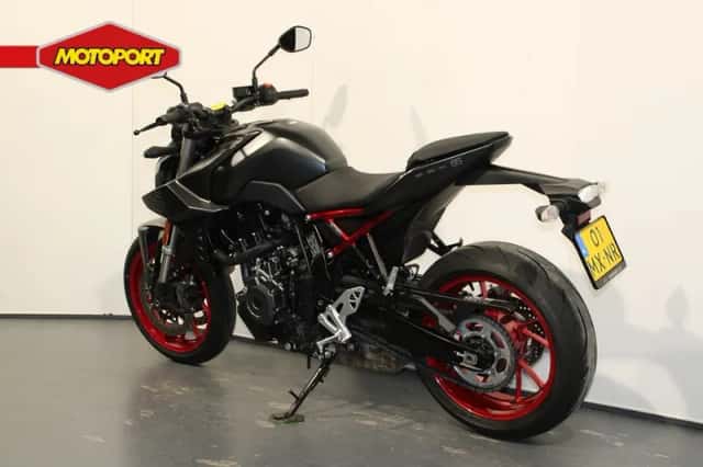 Suzuki GSX-8S (2025) thumbnail 4