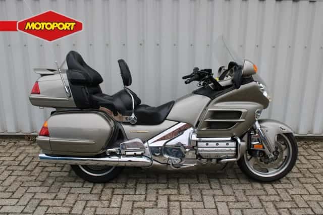 Honda GL 1800 Goldwing (2002) thumbnail 1