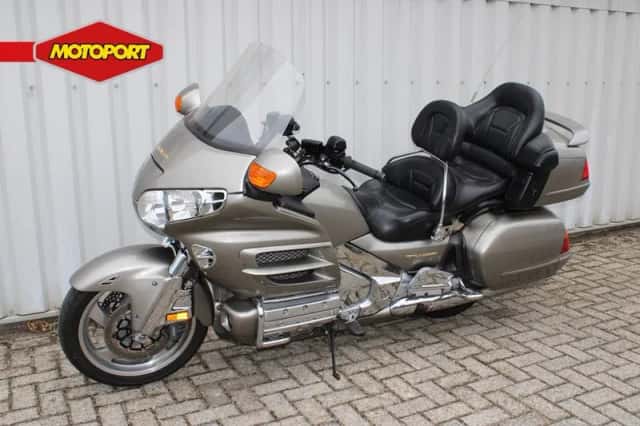 Honda GL 1800 Goldwing (2002) thumbnail 2