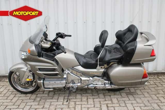 Honda GL 1800 Goldwing (2002) thumbnail 3