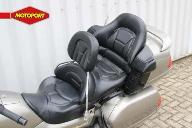 Honda GL 1800 Goldwing (2002) thumbnail 6