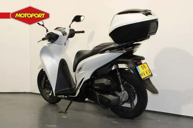 Honda SH 150i (2022) thumbnail 4