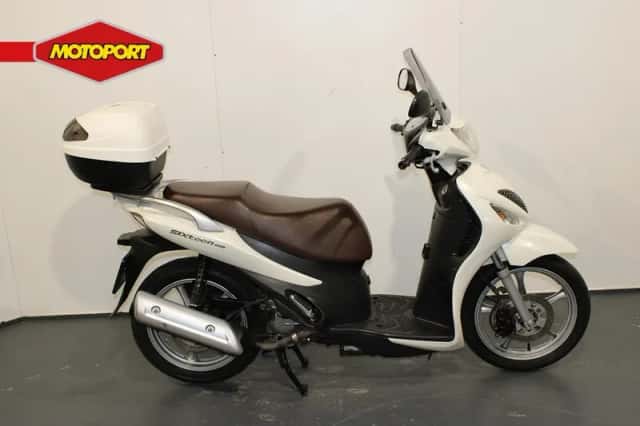 Suzuki UX150 Sixteen (2008) thumbnail 1
