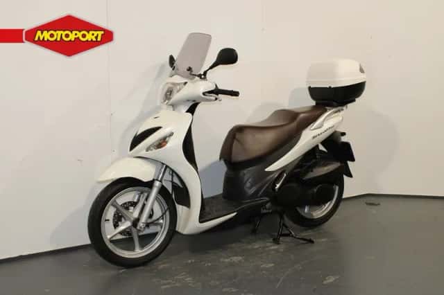 Suzuki UX150 Sixteen (2008) thumbnail 2