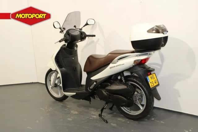 Suzuki UX150 Sixteen (2008) thumbnail 4
