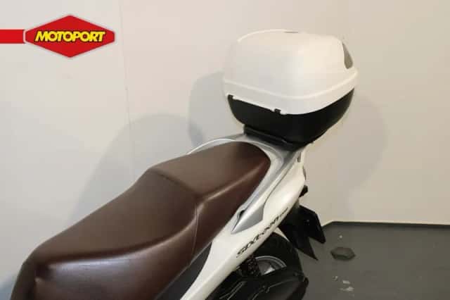 Suzuki UX150 Sixteen (2008) thumbnail 6