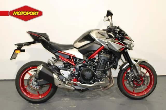 Kawasaki Z900 (2024) thumbnail 1