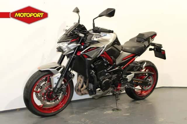 Kawasaki Z900 (2024) thumbnail 2
