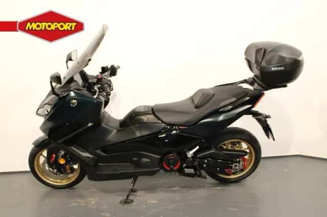Yamaha T MAX (2022) thumbnail 3