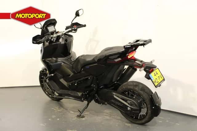 Honda X-ADV 750 (2018) thumbnail 4