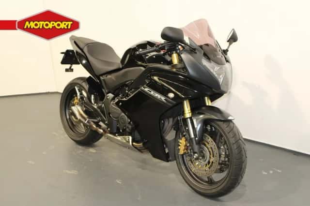 Honda CBR600F (2012) thumbnail 3