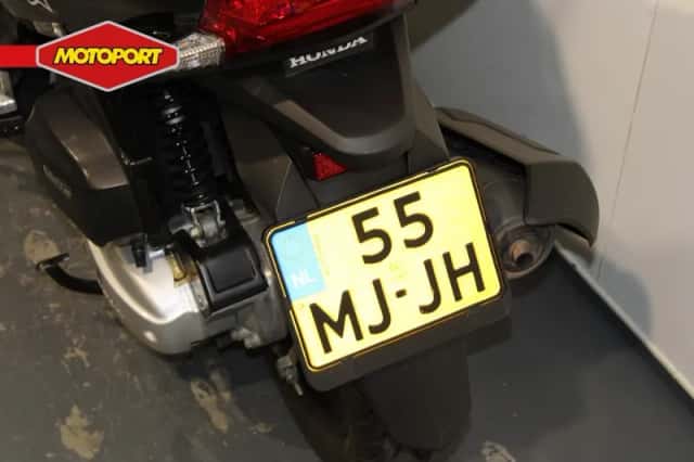 Honda PCX 150 (2016) thumbnail 5