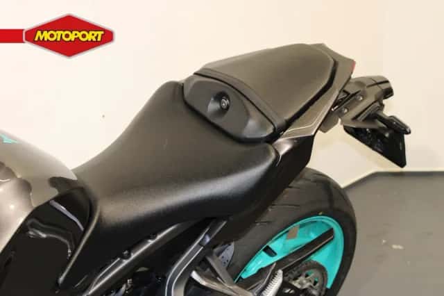 Yamaha MT-09 Y-AMT (2024) thumbnail 6