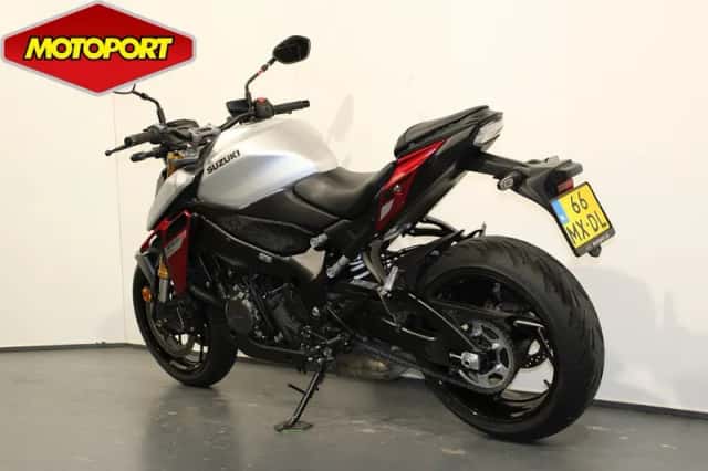 Suzuki GSX-S1000 (2025) thumbnail 4