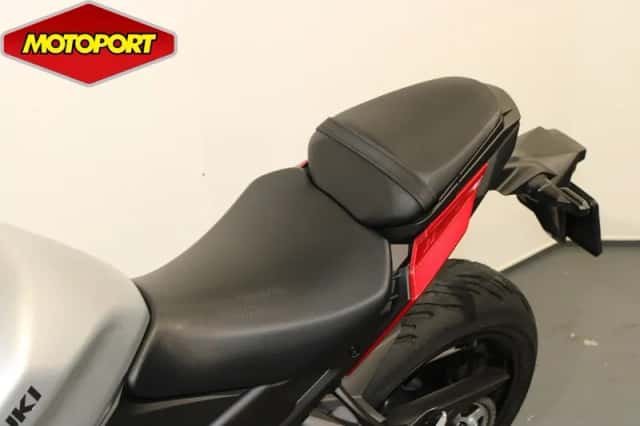 Suzuki GSX-S1000 (2025) thumbnail 6