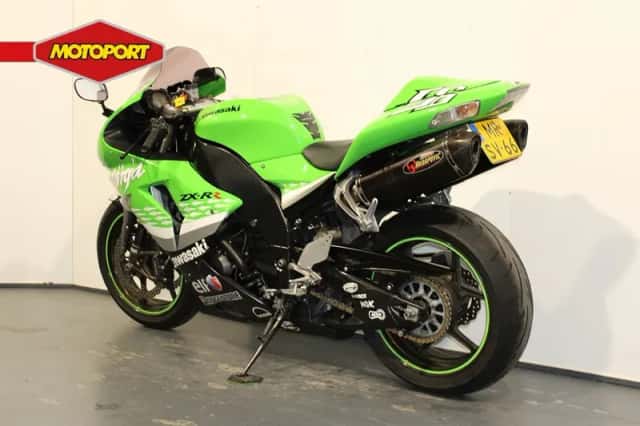 Kawasaki ZX 10R Ninja (2007) thumbnail 4