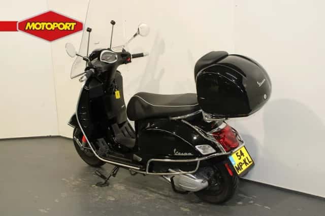Vespa GTS 300 (2021) thumbnail 4