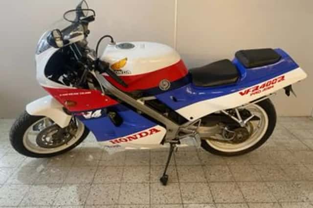 Honda VFR 400 R (1988) thumbnail 1