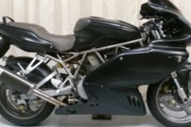 Ducati 750 SS (2002) thumbnail 3