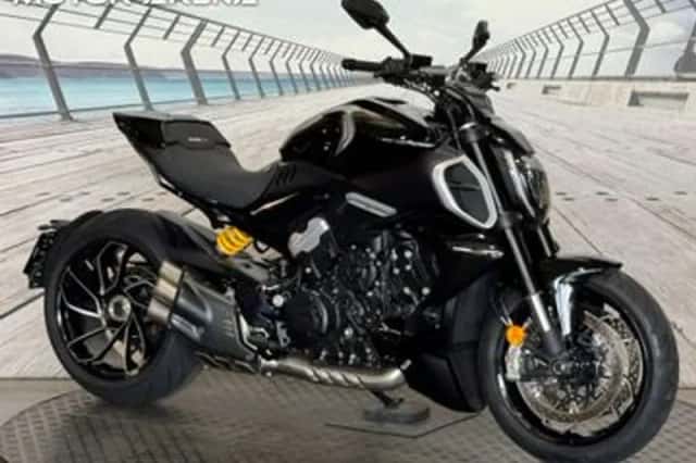 Ducati Diavel V4 (2023) thumbnail 1
