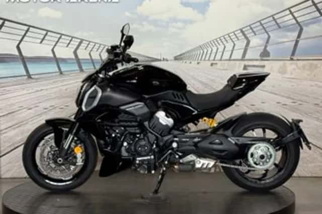 Ducati Diavel V4 (2023) thumbnail 2