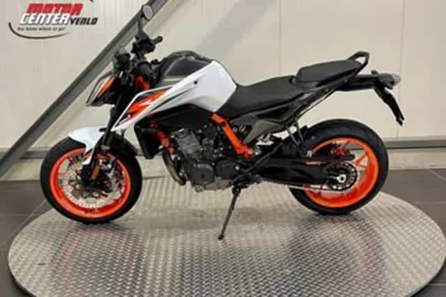 KTM 890 Duke R (2021) thumbnail 2