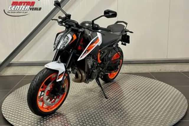 KTM 890 Duke R (2021) thumbnail 3