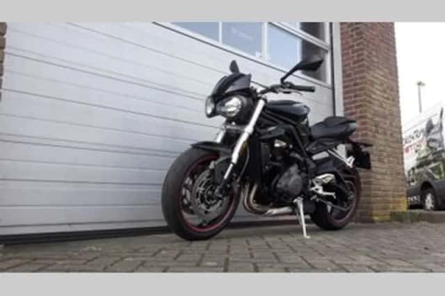 Triumph Street Triple S (2018) thumbnail 2