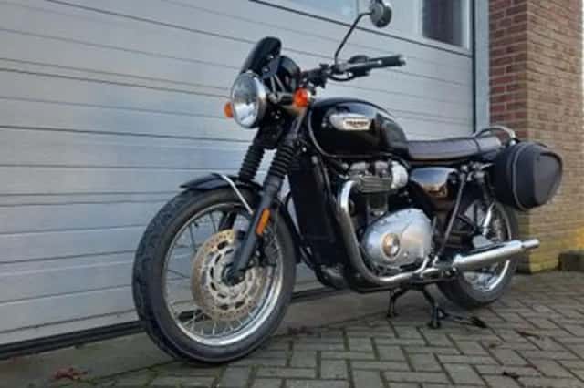 Triumph Bonneville T100 (2019) thumbnail 2