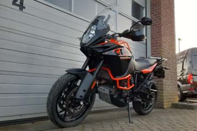 KTM 1090 Adventure (2017) thumbnail 2