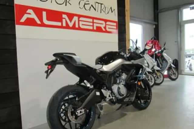 CFMoto 675SR-R (2026) thumbnail 2