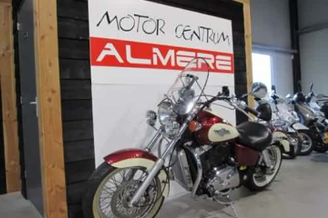 Honda VT 1100 (1997) thumbnail 2