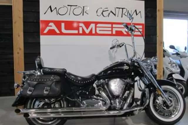 Yamaha XV 1700 Road Star (2004) thumbnail 1