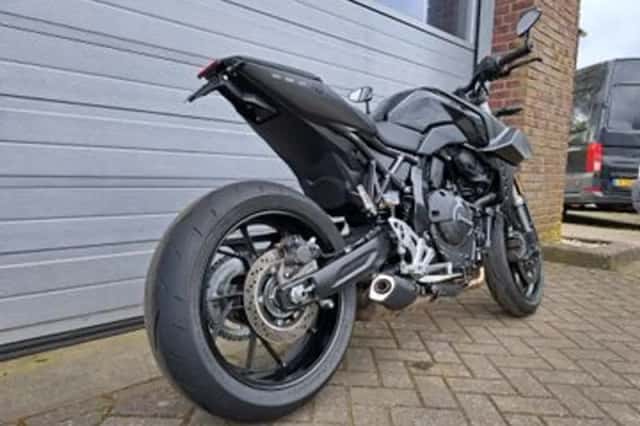 Suzuki GSX-8S (2023) thumbnail 3