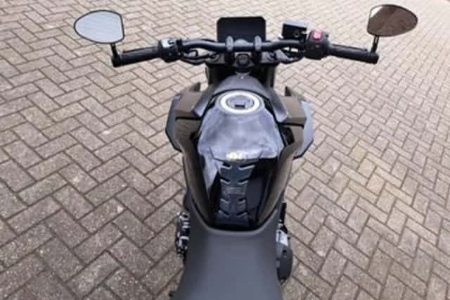 Suzuki GSX-8S (2023) thumbnail 4