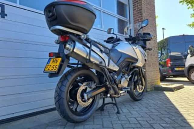 Suzuki V-Strom (2005) thumbnail 3