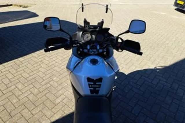 Suzuki V-Strom (2005) thumbnail 4