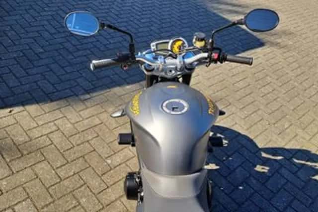 Triumph Street Triple 675 (2009) thumbnail 4