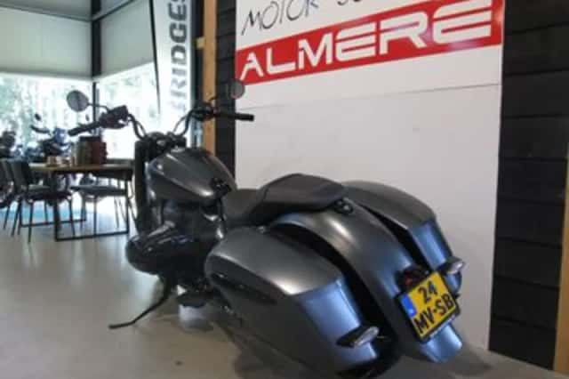 BMW R 18 (2024) thumbnail 3