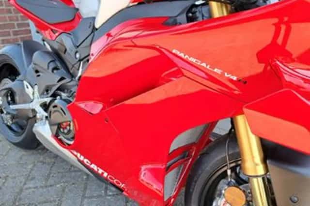 Ducati Panigale V4 R (2026) thumbnail 3