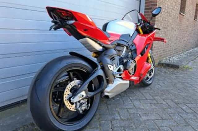 Ducati Panigale V4 R (2026) thumbnail 4