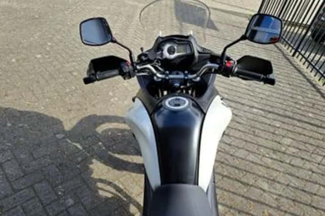 Suzuki V-Strom (2012) thumbnail 4