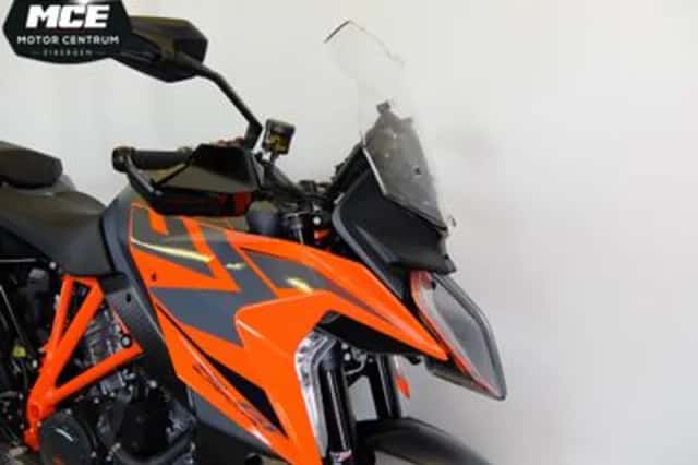 KTM 1290 Super Duke (2025) thumbnail 2