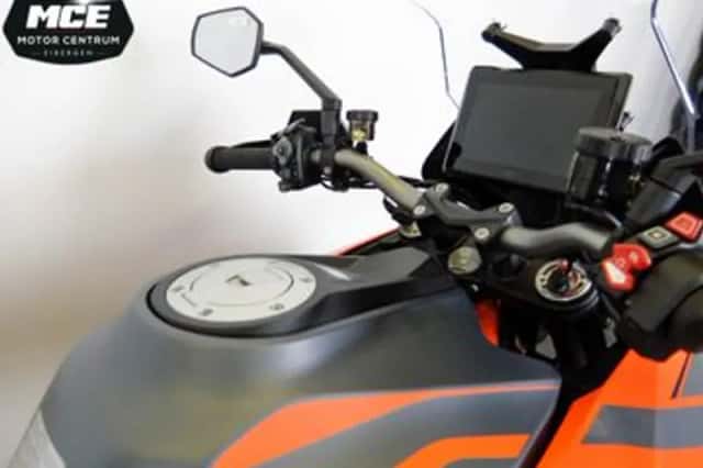 KTM 1290 Super Duke (2025) thumbnail 4